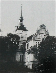 Ungru Manor